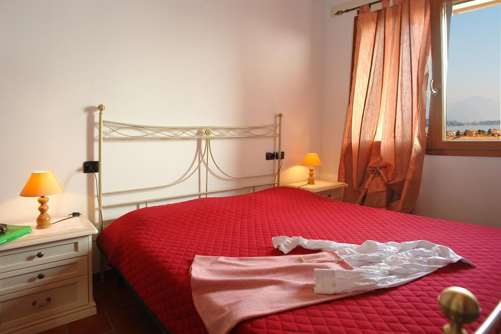 B&B Agli Ulivi Manerba del Garda Szoba fotó